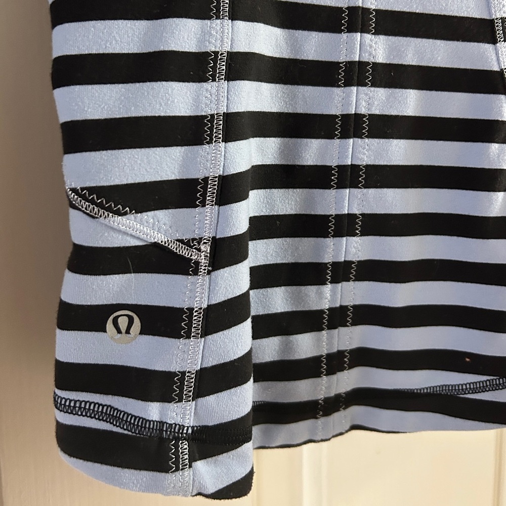 Lululemon Define Jacket – Black & White Striped – Size 6 - Picture 2 of 4